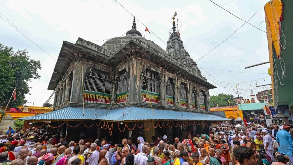 Vishnupad Temple Gaya - Sacred site for Pind Daan rituals